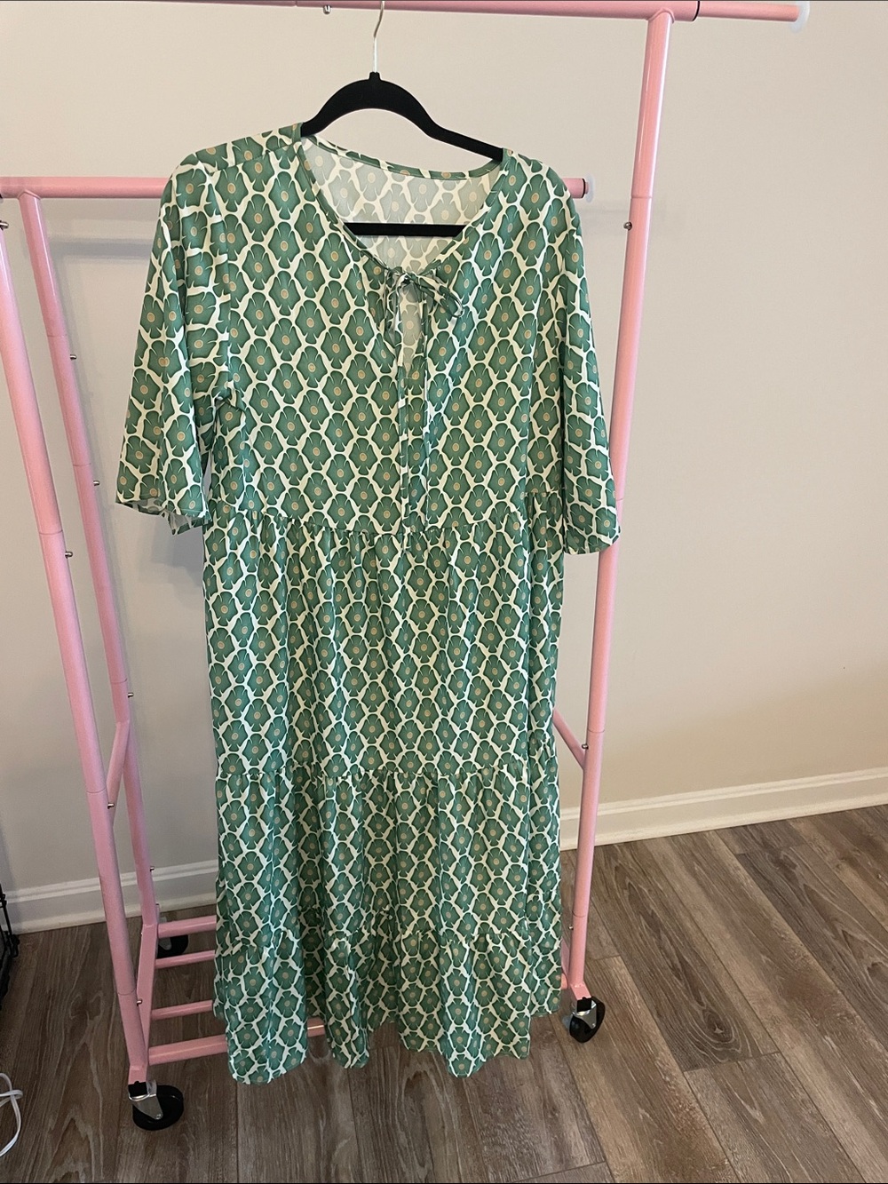 Green Patterned Women's Tie-Front Midi Dress. Oversized large. Never worn.